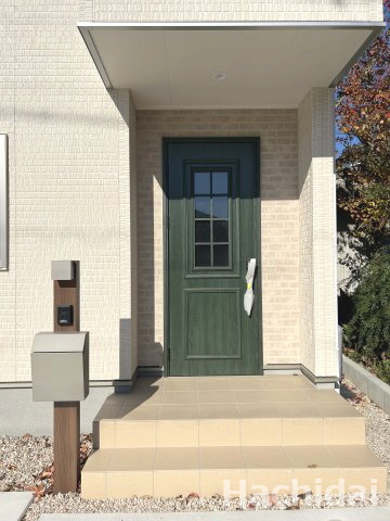 碧南市霞浦町2期　新築一戸建のエントランス