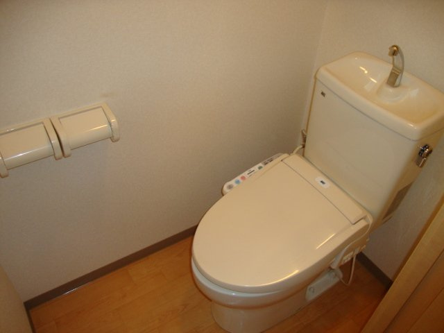 サンパレスⅢのトイレ|シャワー付トイレ