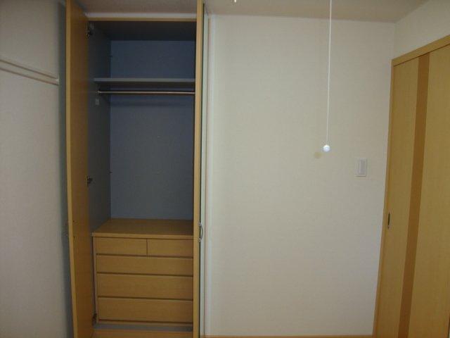 サンパレスⅢの収納|洋室クローゼット