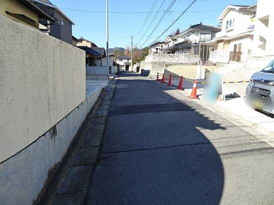 【前面道路含む現地写真】
