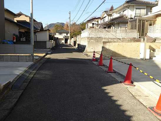 【前面道路含む現地写真】