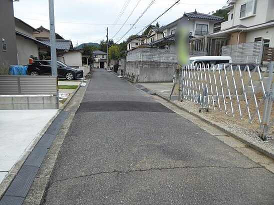 【前面道路含む現地写真】