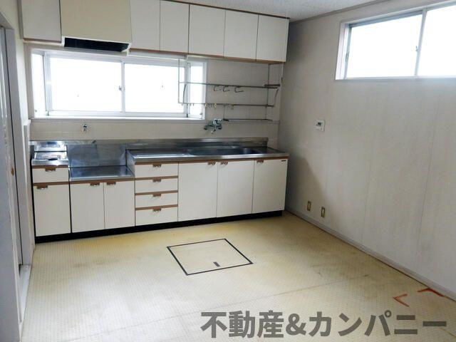 東温市吉久の中古一戸建のキッチン|お料理しやすいキッチンです