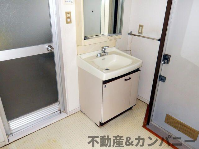 東温市吉久の中古一戸建の独立洗面台|独立洗面台です