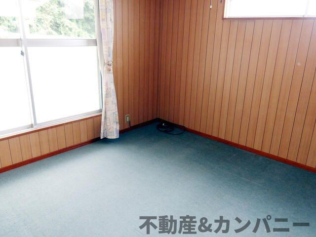 東温市吉久の中古一戸建の洋室|使い勝手のいい洋室です