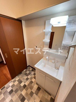 【独立洗面台】 | サウザンドタウンA | 別部屋写真