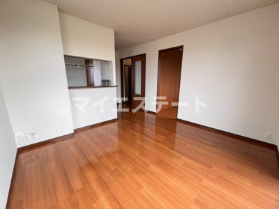 【居間・リビング】 | サウザンドタウンA | 別部屋写真