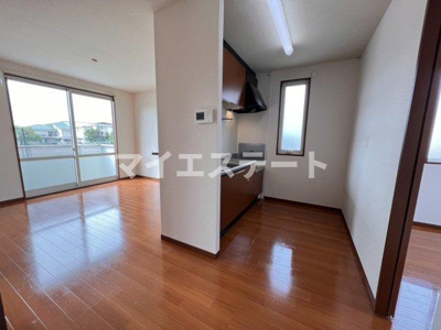 【居間・リビング】 | サウザンドタウンA | 別部屋写真