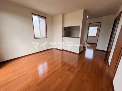 【居間・リビング】 | サウザンドタウンA | 別部屋写真