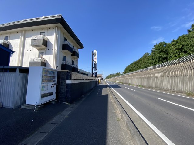 三里塚　売ホテルの外観