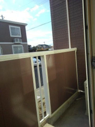 ジュネス９９Ｃのバルコニー|開放的で明るい空間を演出してくれるバルコニーです