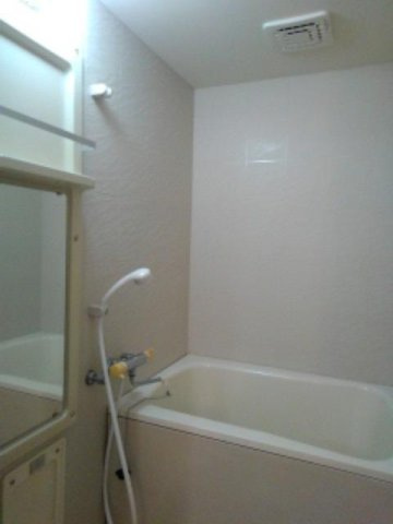 ジュネス９９Ｃの浴室|落ち着いた空間のお風呂です