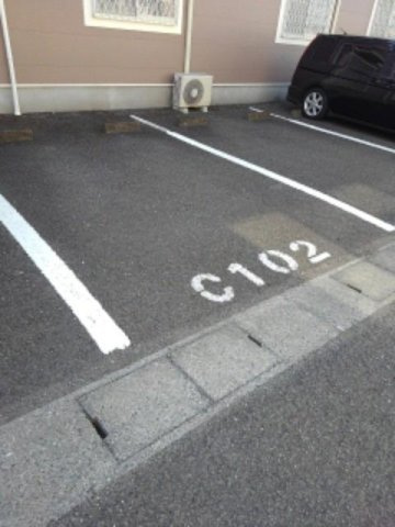 ジュネス９９Ｃの駐車場|カースペースがあります