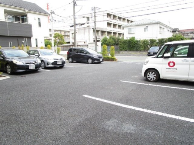 ルーチェ南八幡の駐車場