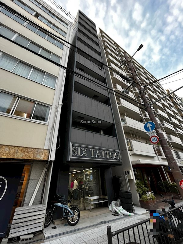 ユニーク靭公園前の外観