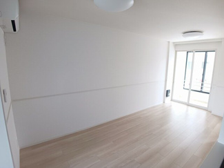 【居間・リビング】 | シャトー・バロンＶ | ゆったりとしたリビングです