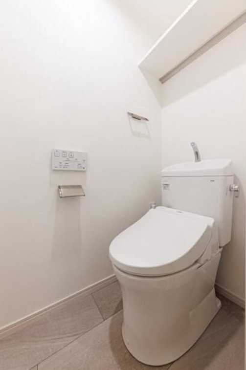 レジディア世田谷若林　駅近　リノベーション予定　角部屋のトイレ|※別部屋の写真です