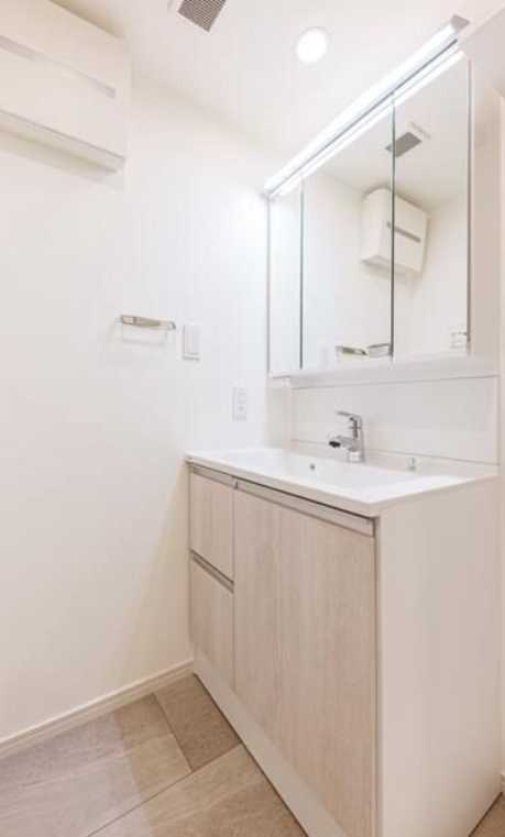 レジディア世田谷若林　駅近　リノベーション予定　角部屋の洗面所|※別部屋の写真です