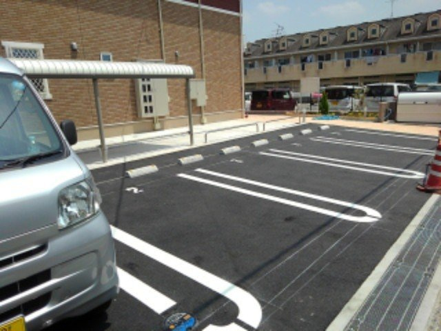 ヴェルデ　アッカの駐車場