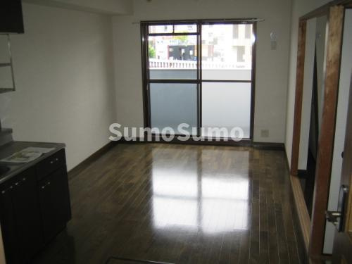 ビーウィズ原の居間・リビング