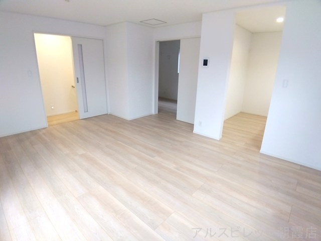 新築　志木市中宗岡5丁目第３２　全１区画の居間・リビング