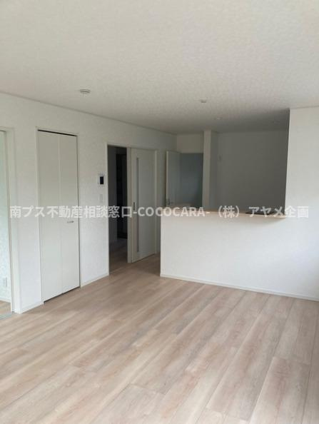 南アルプス市山寺の新築一戸建の居間・リビング