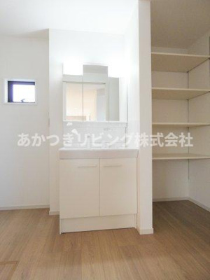 【独立洗面台】 | LIGARE下都賀郡壬生町41期 | タオル等の収納に◎な収納棚付き洗髪洗面化粧台♪