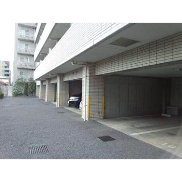 クラッサ調布の駐車場