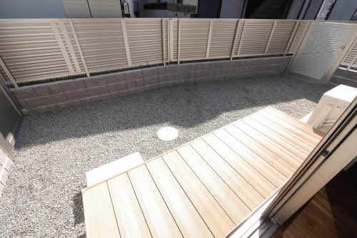 熊本市中央区国府４丁目のアパートのバルコニー