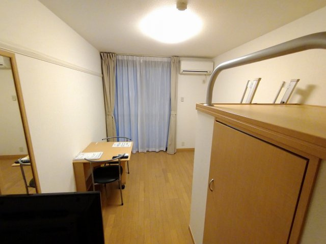 【居間・リビング】 | レオパレスＡＮＮＥＸタチバナ | 2階・3階は絨毯仕様です。