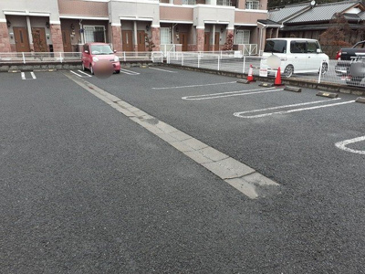 【駐車場】 | エス・ジョージアＢ | 駐車場に車を止められます