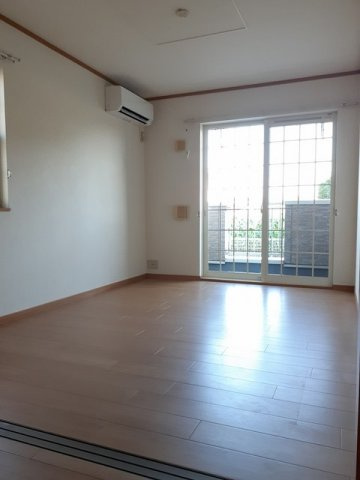 エイド２１の内装|明るい室内です