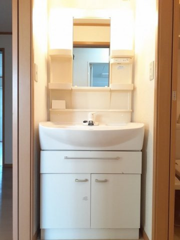 エイド２１の洗面所|ゆったりとスペースのある洗面所