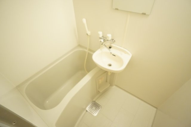 レオパレスＫ＆Ｍの居間・リビング|２Ｆ カーペット仕様