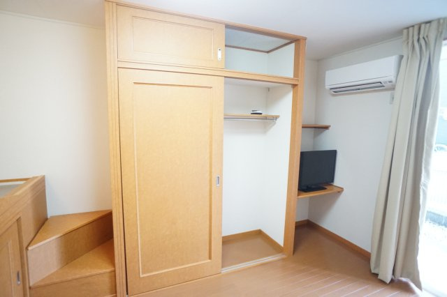 レオパレスＫ＆Ｍの内装|ベッド下収納