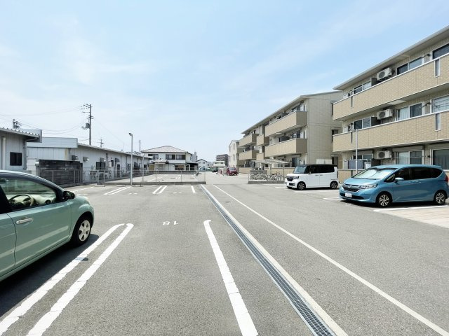 ロイヤルハイムの駐車場
