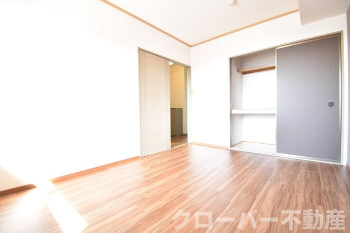 シャトレー西本Ⅱの内装|北西洋室６帖