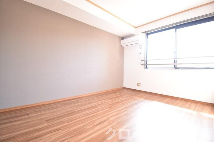 シャトレー西本Ⅱの内装|北西洋室６帖