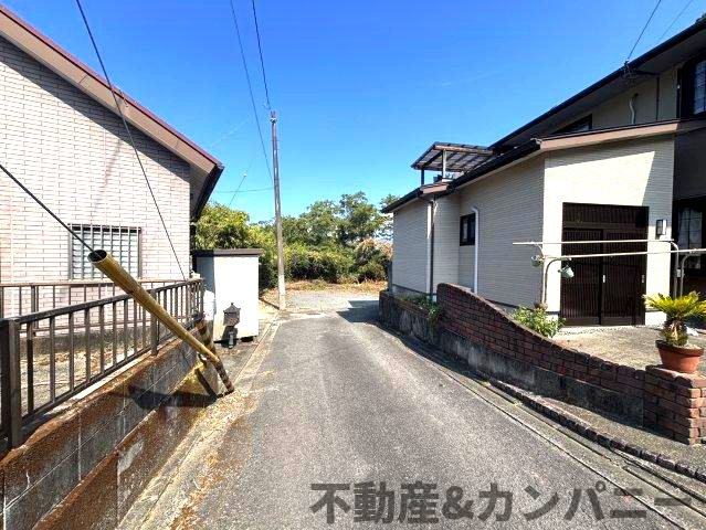 東温市則之内の売地の前面道路含む現地写真|前面道路含む現地写真です