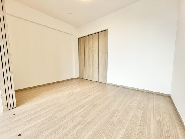 ロイヤルメドゥ香里園タワーの洋室|ゆったりした洋室です