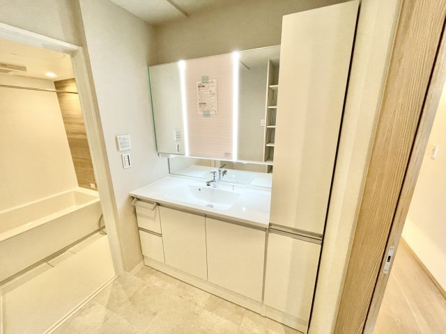 ロイヤルメドゥ香里園タワーの独立洗面台|独立洗面化粧台付き