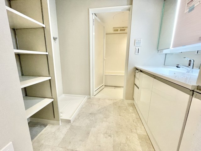 ロイヤルメドゥ香里園タワーのランドリースペース