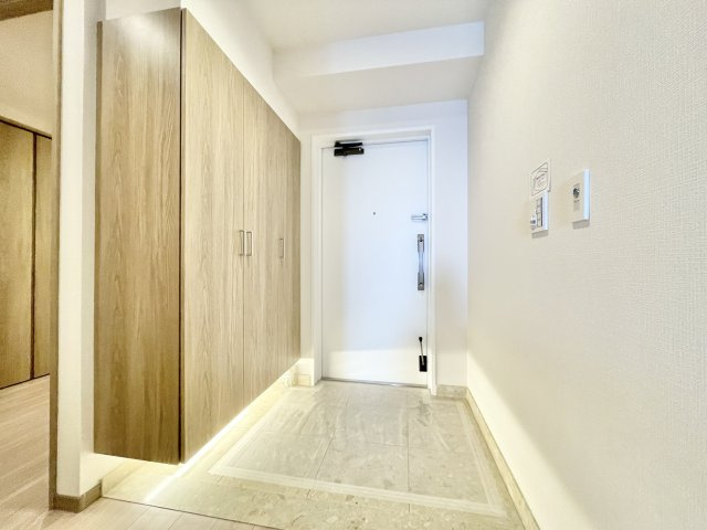 ロイヤルメドゥ香里園タワーの玄関|落ち着いた玄関です