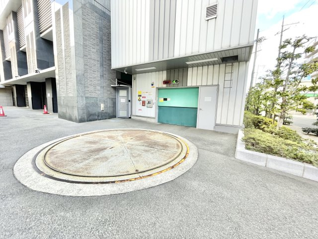 ロイヤルメドゥ香里園タワーの駐車場|駐車スペースもあります