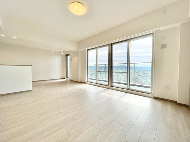 ロイヤルメドゥ香里園タワーの居間・リビング|おしゃれなリビングです