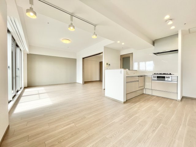 ロイヤルメドゥ香里園タワーの居間・リビング|使いやすい居間です