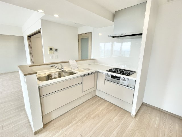 ロイヤルメドゥ香里園タワーのキッチン|きれいなキッチンです