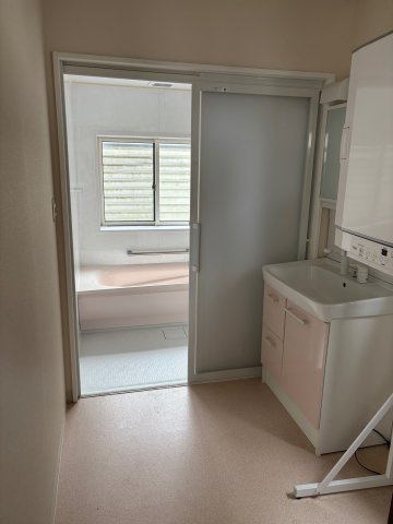 見附市元町2丁目　土地建物【商談中】の独立洗面台