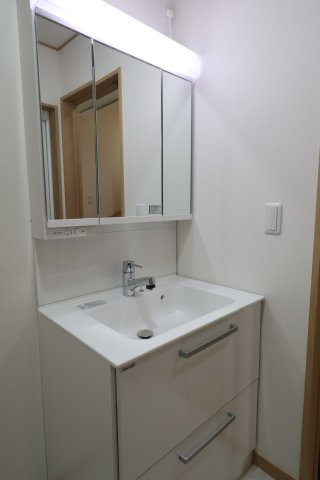 【独立洗面台】 | 南区大谷場２丁目4-2(1号棟)新築一戸建て | 撮影日 2025年10月23日 13:50 晴れ