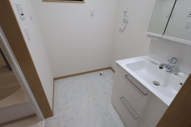 【独立洗面台】 | 南区大谷場２丁目4-2(1号棟)新築一戸建て | 撮影日 2025年10月23日 13:50 晴れ